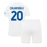 Dres Inter Milan Hakan Calhanoglu #20 Preč pre deti 2023-24 Krátky Rukáv (+ trenírky)